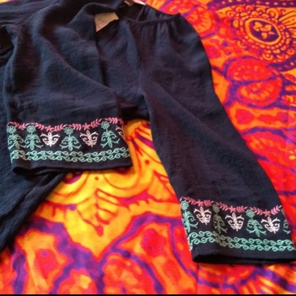 ‼️THRIFT STORE MAKE OFFER NWT Christopher & Banks Top Embroidered Festival Shirt - Picture 3 of 8